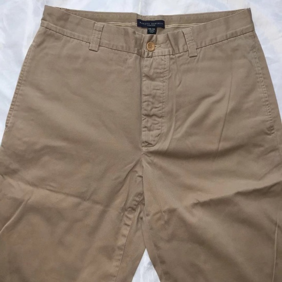 Men's khakis by Banana Republic size 33x32 - Picture 2 of 3